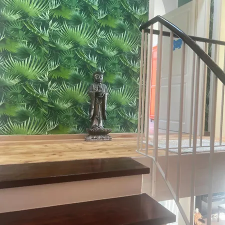 ホームステイ Villenzimmer Mit Eigenem Bad, Kunst Und Aussicht *