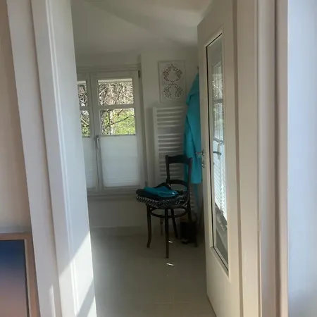 ホームステイ Villenzimmer Mit Eigenem Bad, Kunst Und Aussicht Münsing