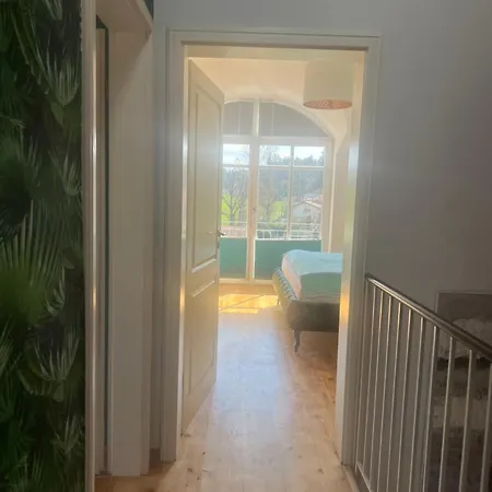 Villenzimmer Mit Eigenem Bad, Kunst Und Aussicht Münsing