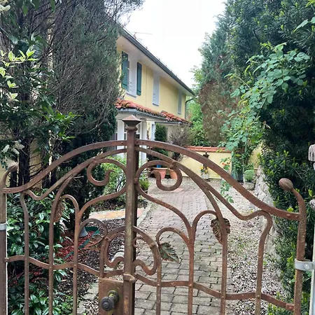ホームステイ Villenzimmer Mit Eigenem Bad, Kunst Und Aussicht Münsing