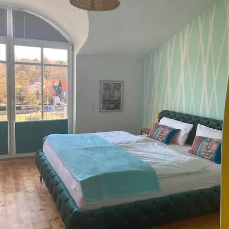 ホームステイ Villenzimmer Mit Eigenem Bad, Kunst Und Aussicht