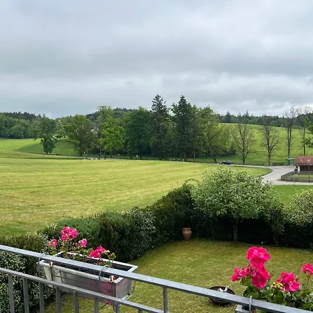 Villenzimmer Mit Eigenem Bad, Kunst Und Aussicht *