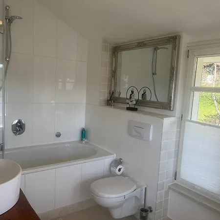 Villenzimmer Mit Eigenem Bad, Kunst Und Aussicht Homestay *