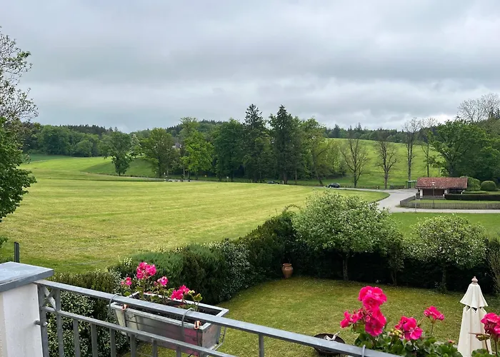 Villenzimmer Mit Eigenem Bad, Kunst Und Aussicht *