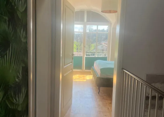 Villenzimmer Mit Eigenem Bad, Kunst Und Aussicht Münsing