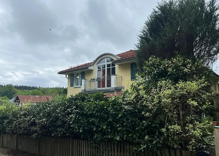 Villenzimmer Mit Eigenem Bad, Kunst Und Aussicht